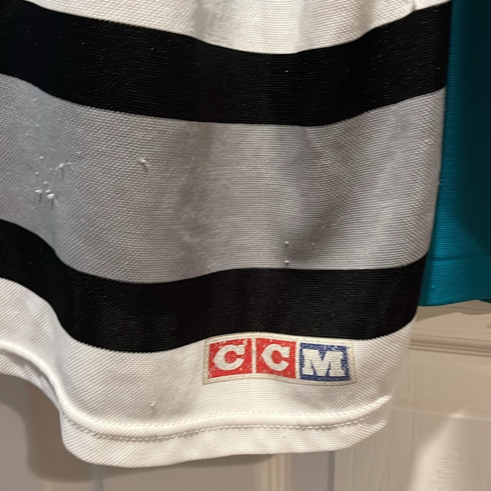 San Jose Shark Hockey Jersey - Picture 4 of 5